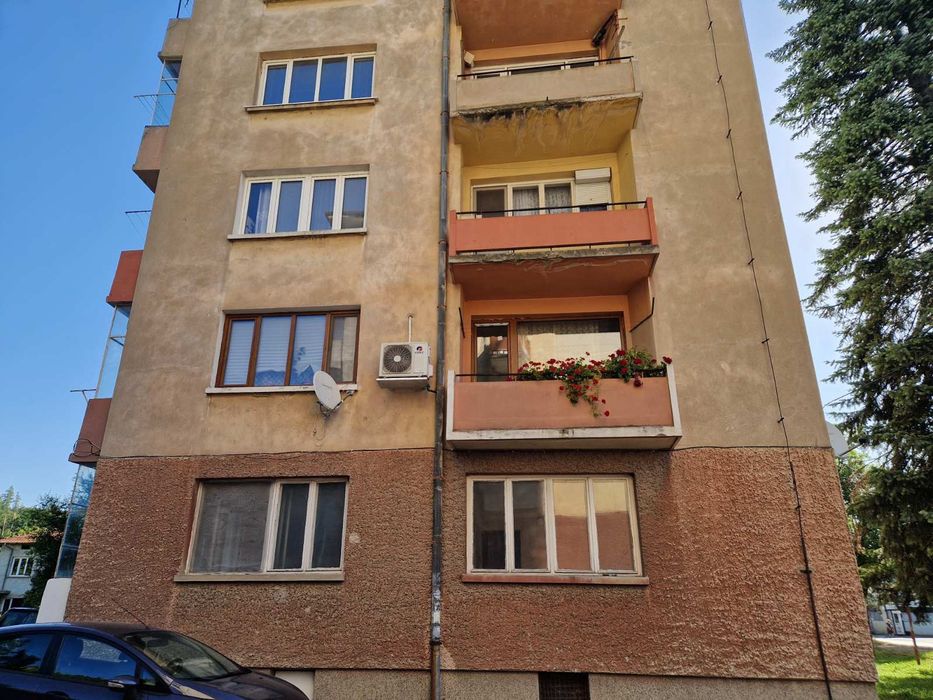 Продавам Апартамент