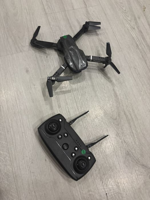 Vand drona cu camera finctionala noua