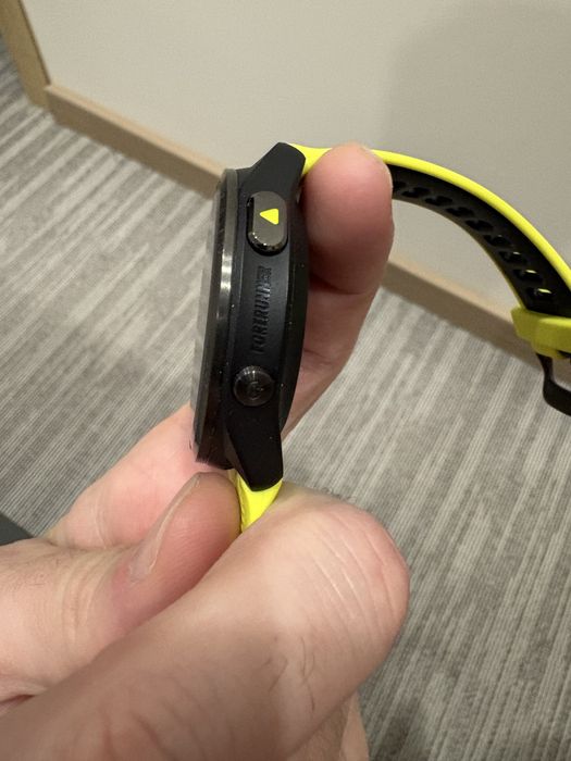 Продам Garmin 965