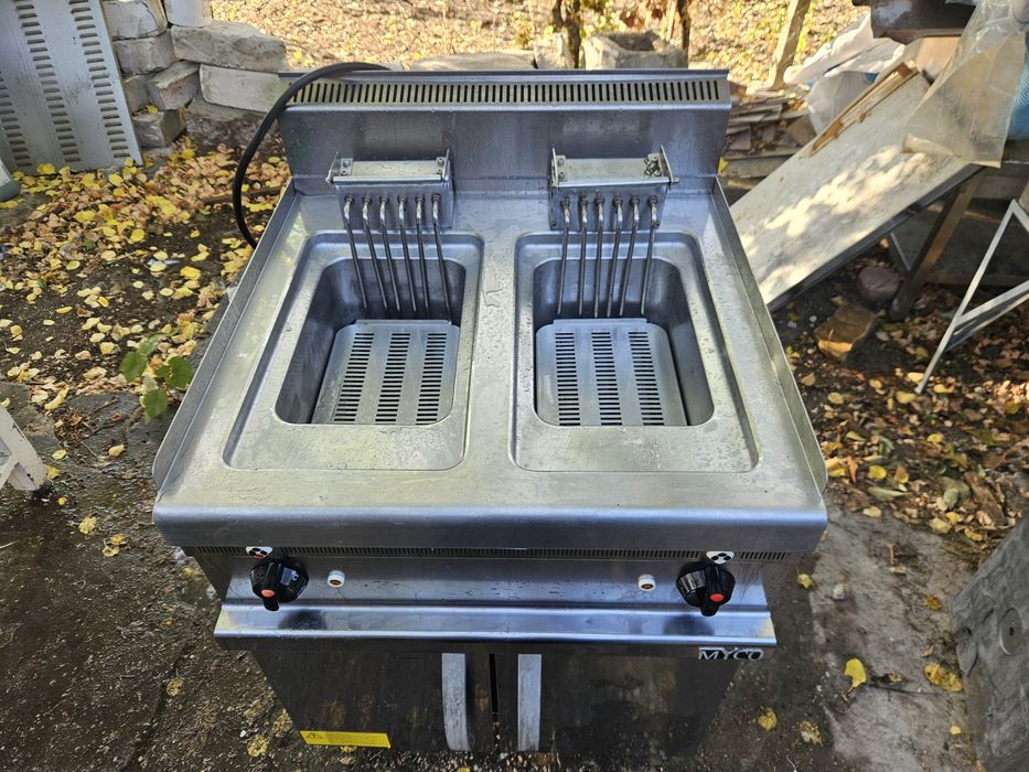 Фритюрник професионален трифазен 2х6 kw.,2x8 литра Цена 690 Евро