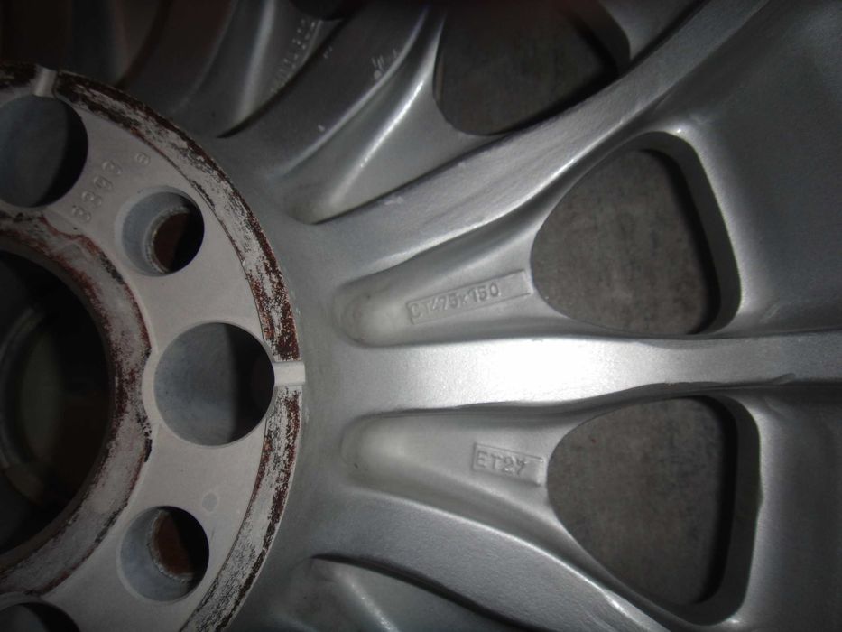 4 броя оригинални капачки за Мерцедес и Джанта W 126