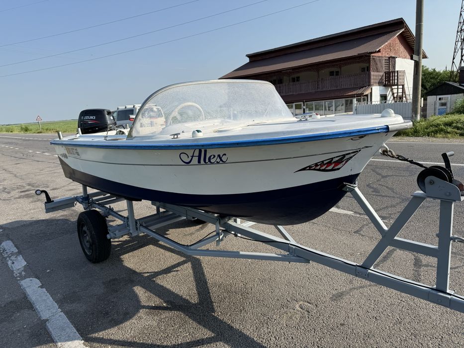 Barca cu motor de vanzare