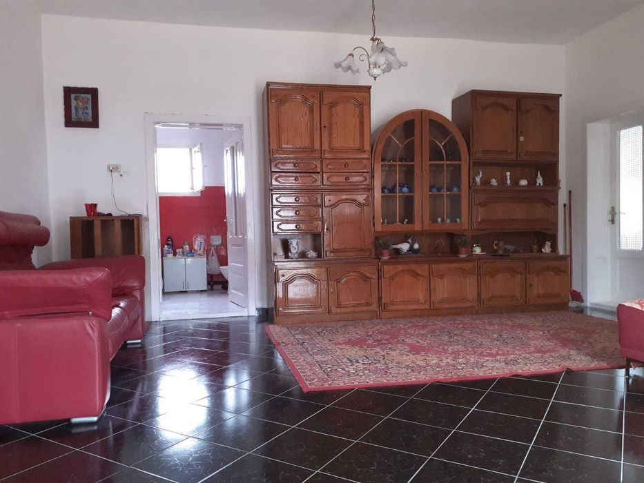 Vand casa cu etaj