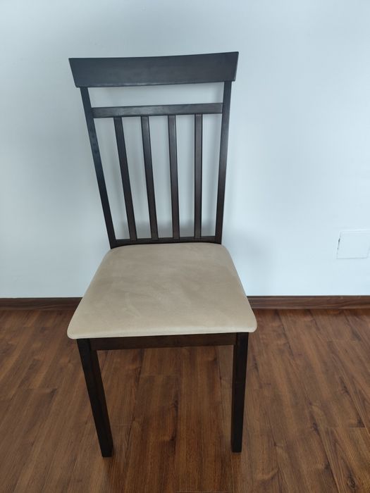 Scaun impecabil, Mobexpert