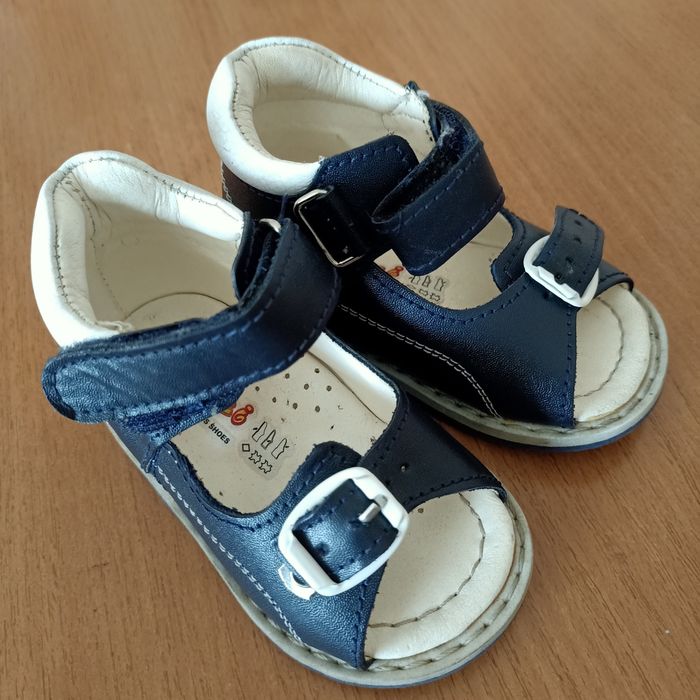 Продам детскую обувь