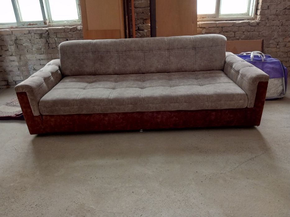 Диван сотилади буюртма асосида ясалган