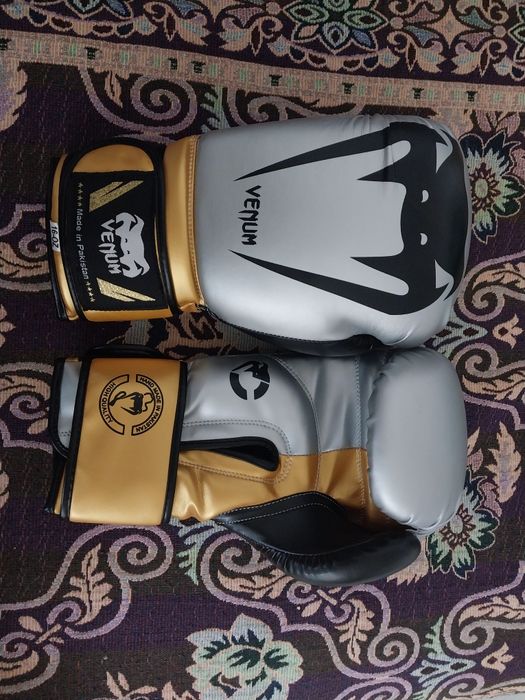 Продам профессиональные боксёркие перчатки