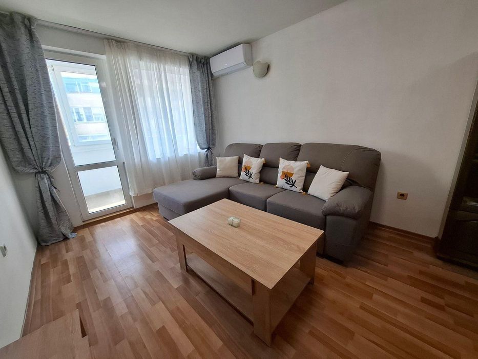Дава се под наем Тристаен апартамент в Варна, ЖП Гара - 98 кв.м за 827.73 € - Снимка #1