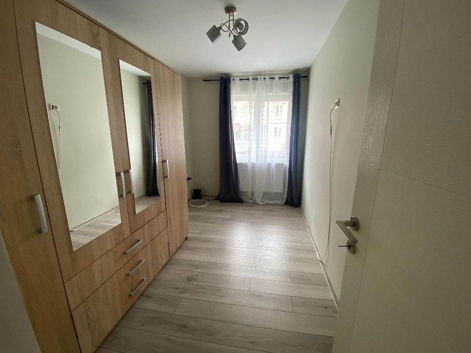 Inchiriez apartament cu 3 camere