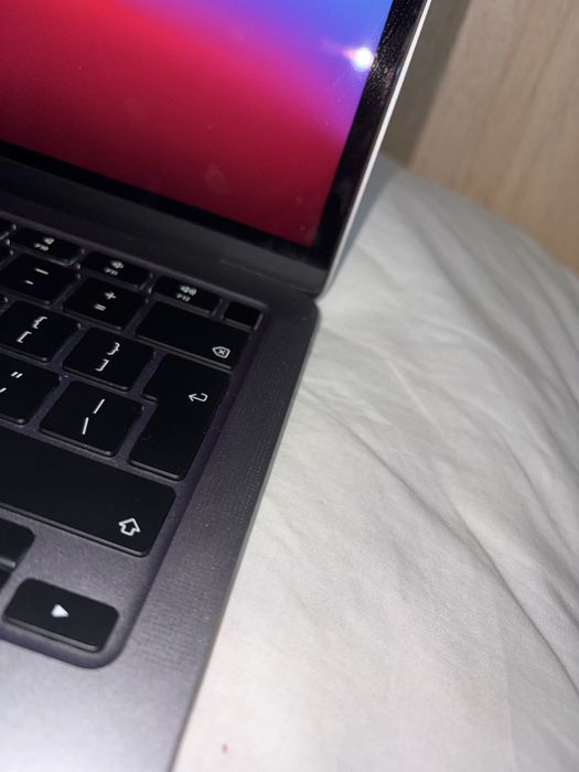 MacBook Air 13″ 2020, M1 8 Cores, 8 GB, 7 core GPU