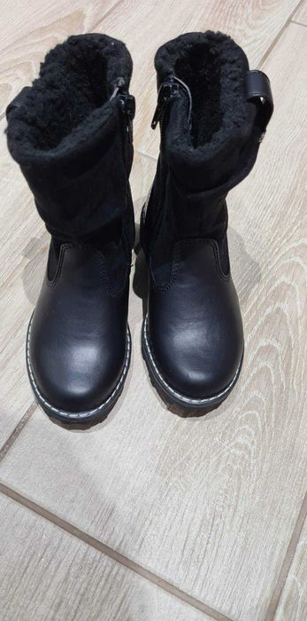 Ghete fetite marimea 26