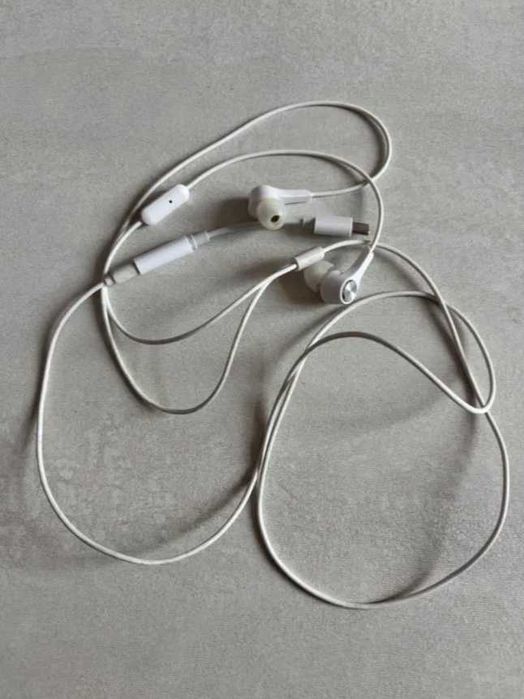 Casti albe cu fir + microfon compatibile iPhone Samsung Huawei Android