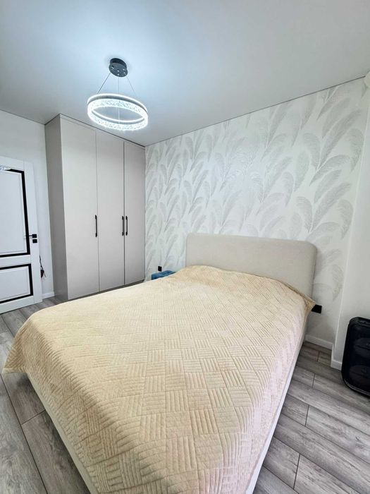 Продам евро 3-х ком., в Центре, район 8 школа
