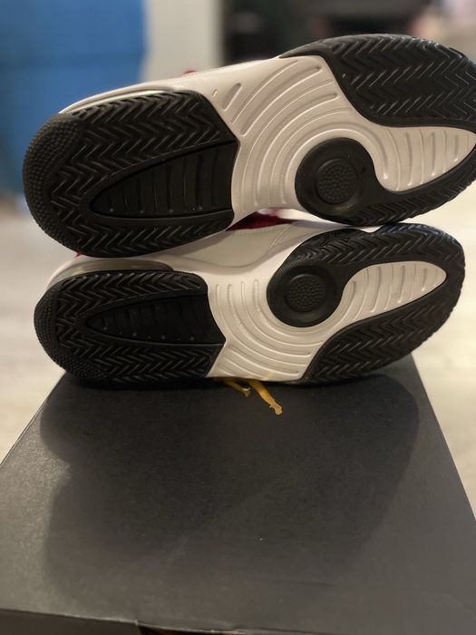 Nike AIR Jordan Max Aura white gym red