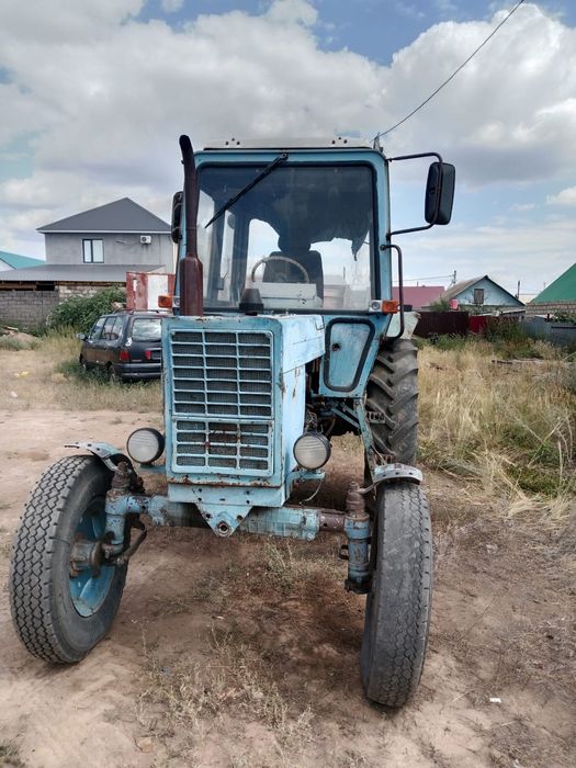 Трактор с прессом