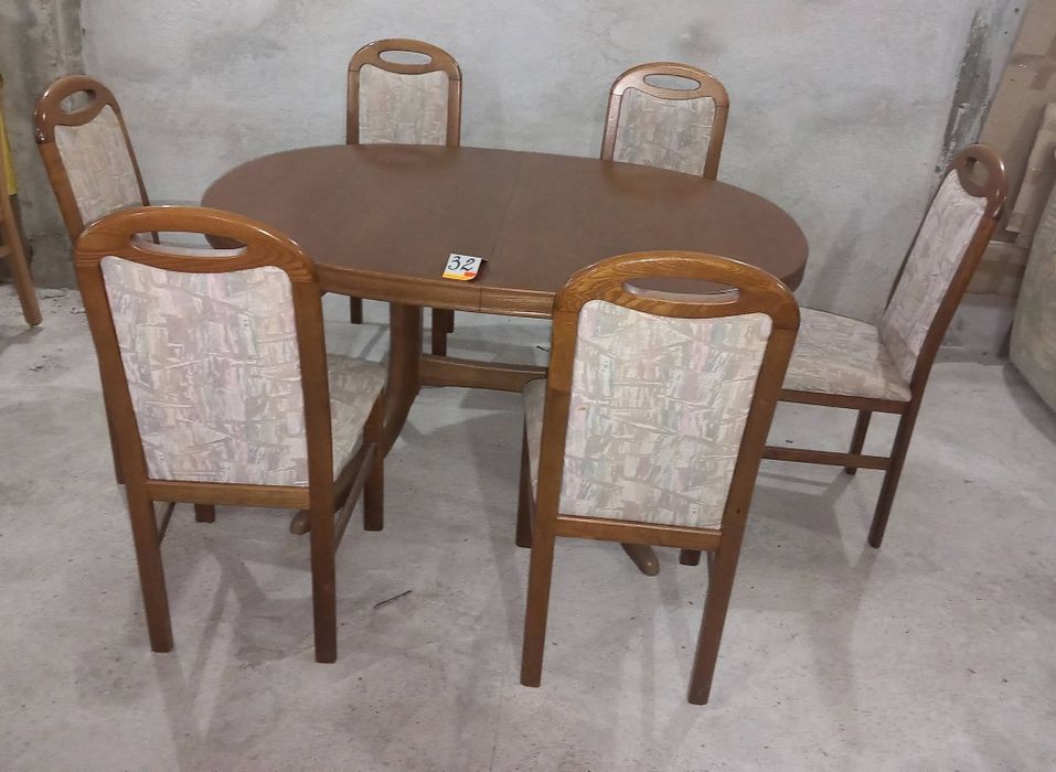 Комплект масивна разтегателна маса с 6 стола.
Внос.

Размери- 100/135/