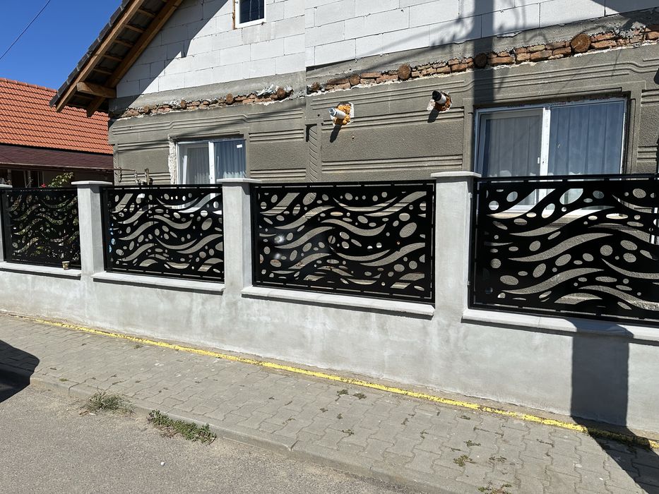 Gard jaluzea sau tabla decupata