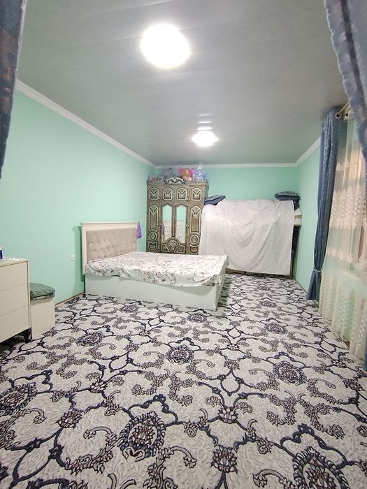 Уй сотилади Охалик махалласида, 7 соток, 8 хонаси ва подвали мавжуд.