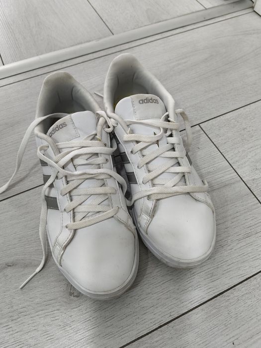 Маратонки адидас