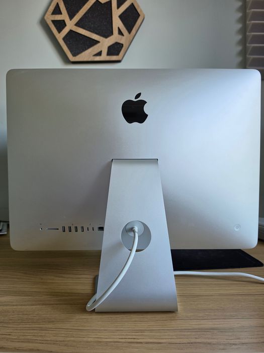 Apple iMac 21.5" Retina 4K (2017) – Stare foarte bună