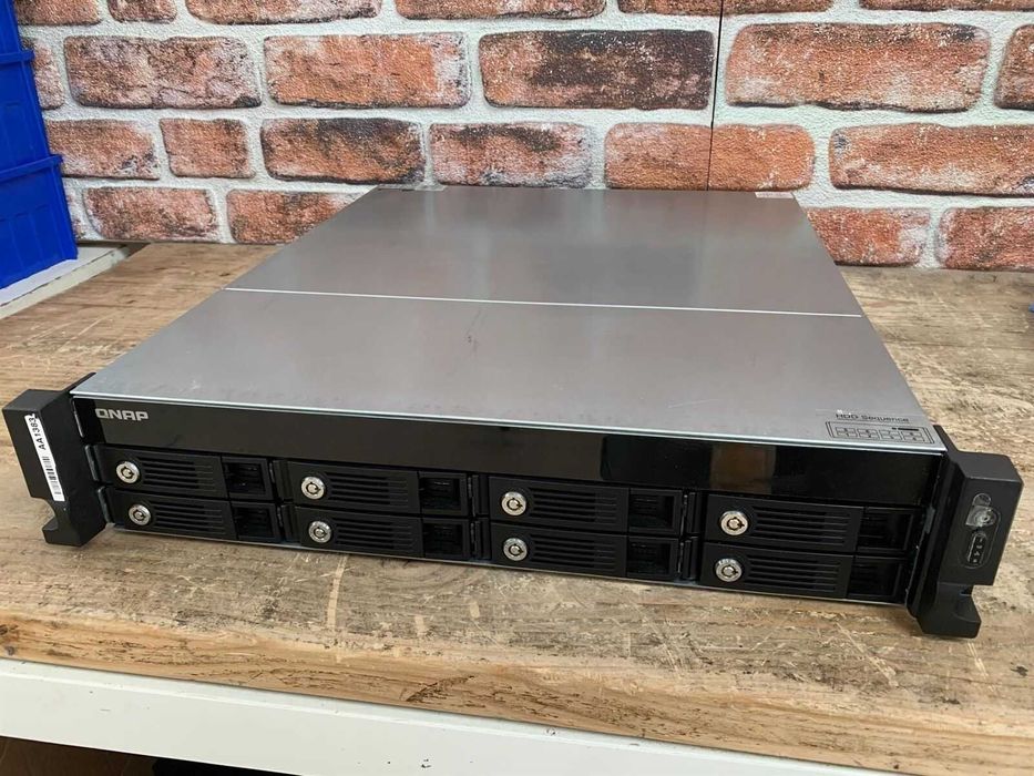 QNAP TS-870U-RP NAS - 8 Bays - 24GB RAM - 10GbE