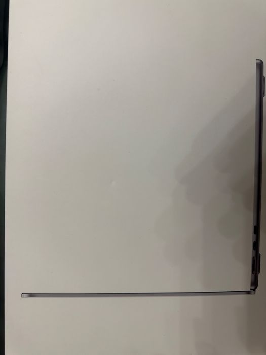 13-inch MacBook Air с Apple M2 чипом 8 GB оперативка 256 GB SSD