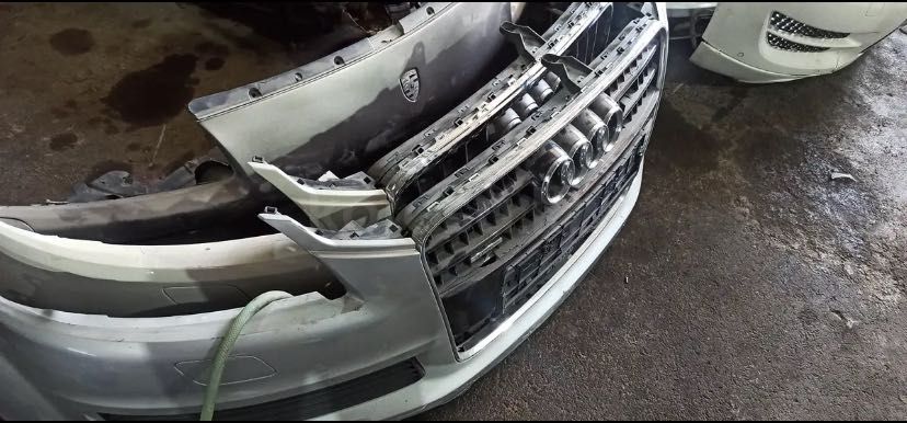 Audi Q7 2007 передний бампер в сборе