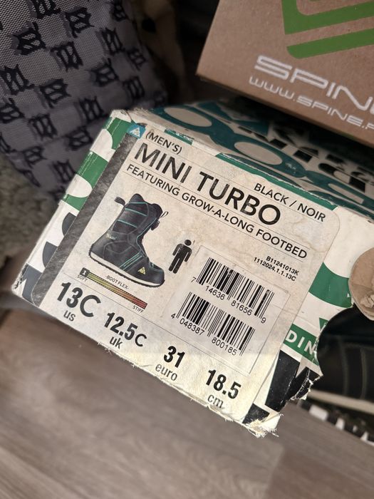 Сноуборд Burton с креплениями + ботинки в комплекте