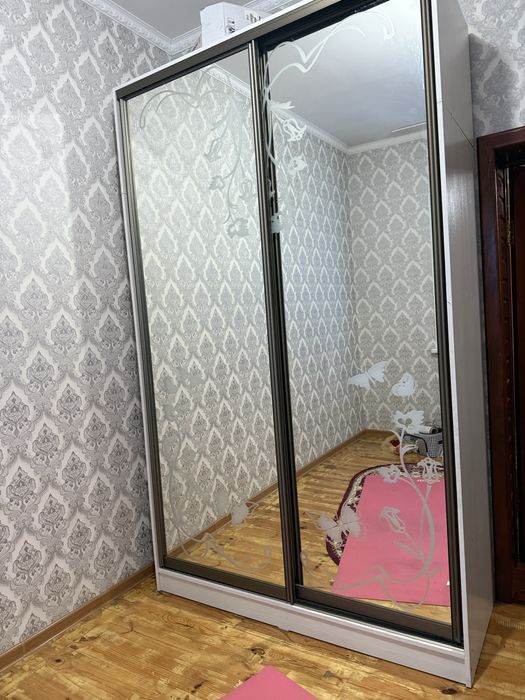 Кровать, шкаф, тумбочка