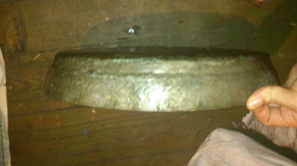 Много стара медна тава.