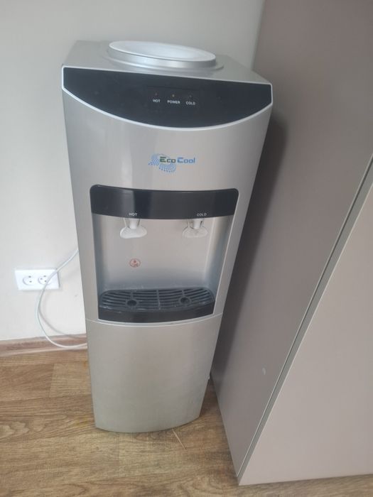 Продам кулер для воды диспенсер