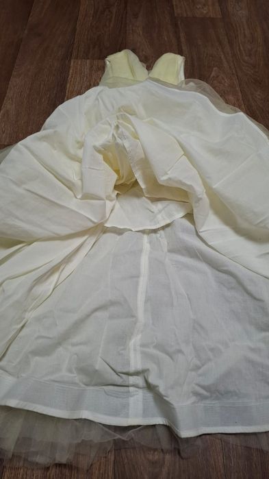 Нарядное платье для девочки Vulpes, на рост 140