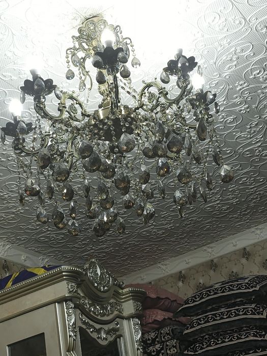 Люстра очень красивая огромная