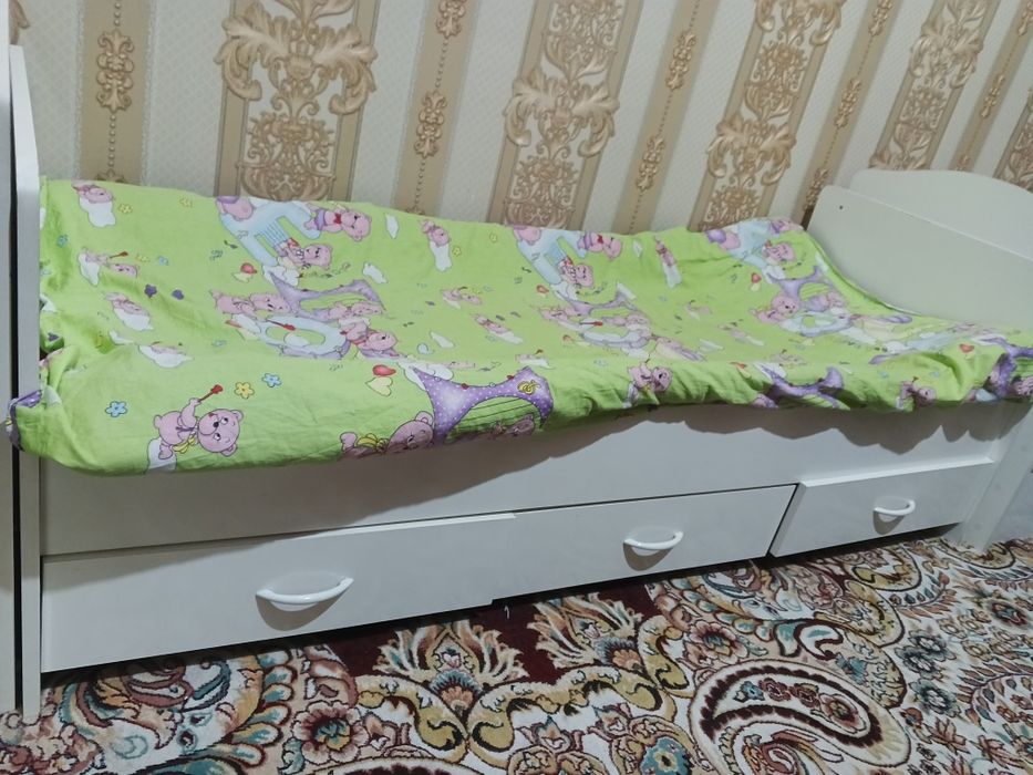 Detskiy mebel sotiladi