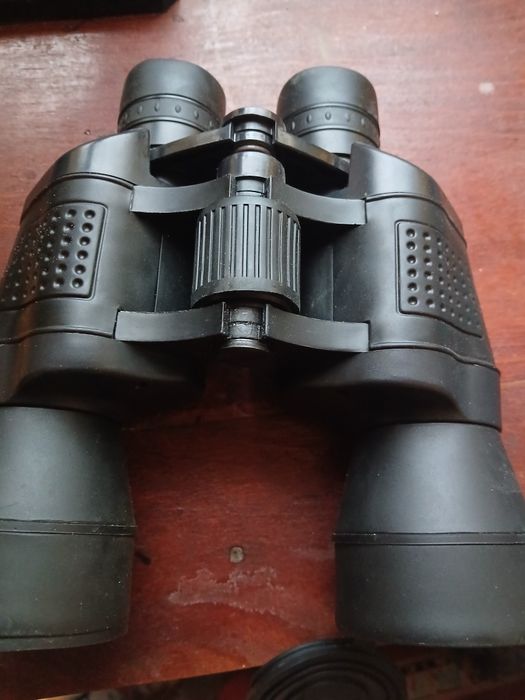 Vand binoclu 10x50