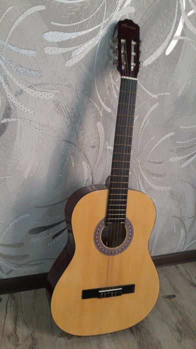 Gitara. Xitoyda ishlab chiqarilgan