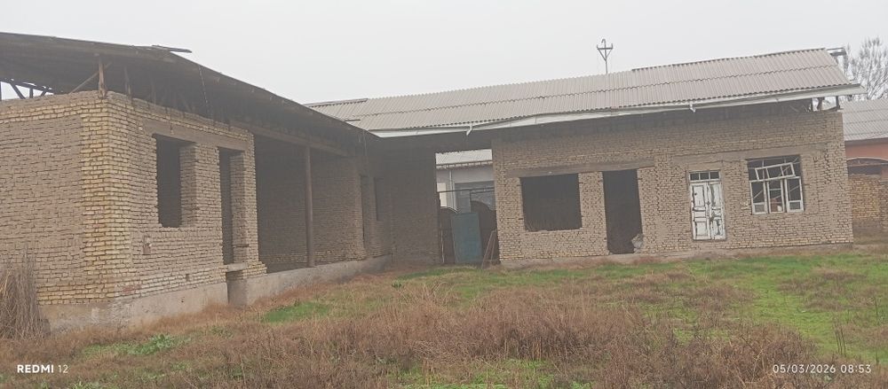 Uy  sotiladi 7 sotik 8 ta hona