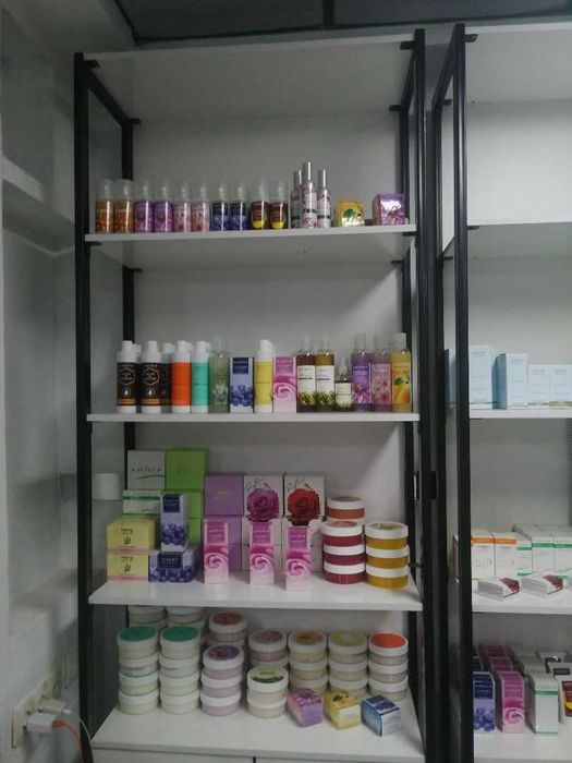 Продаем стеллажи