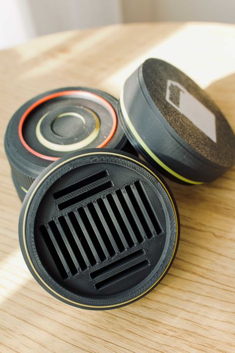 Кутия за 15-SD карти с дизайн на фотообектив