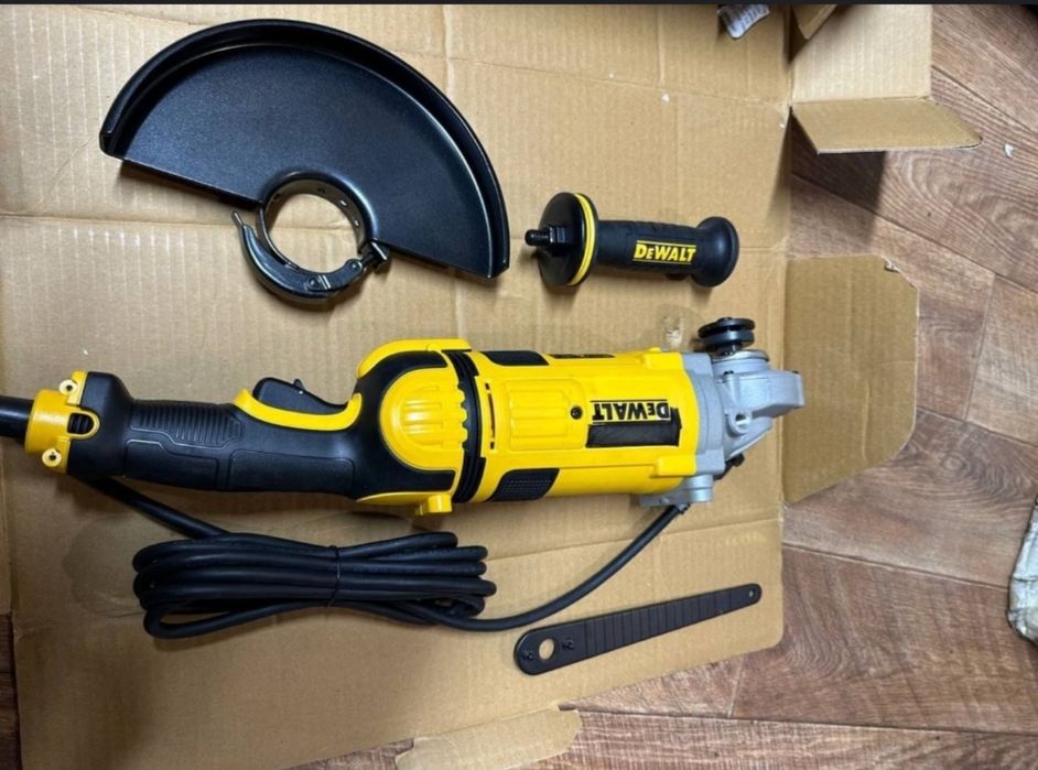 Болгарка DeWalt DWE4559