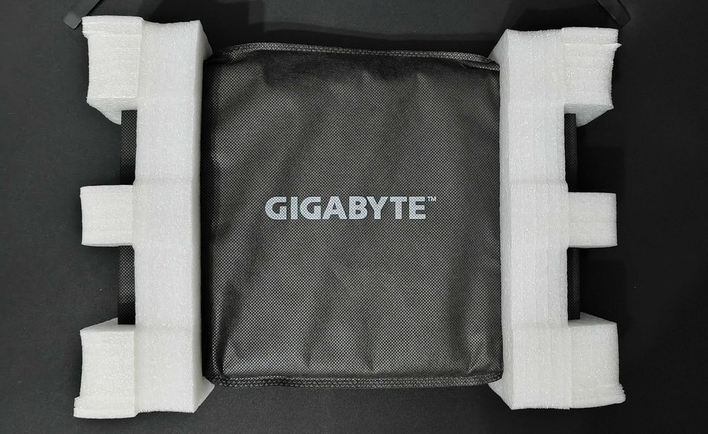 Ноутбук GIGABYTE Core i7