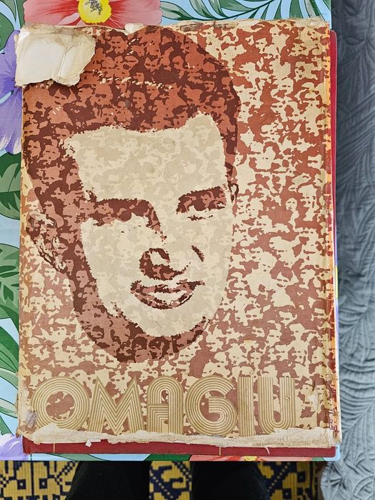 Carte cu Ceausescu