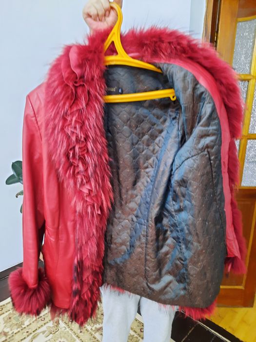 Продаётся женская кожаная куртка