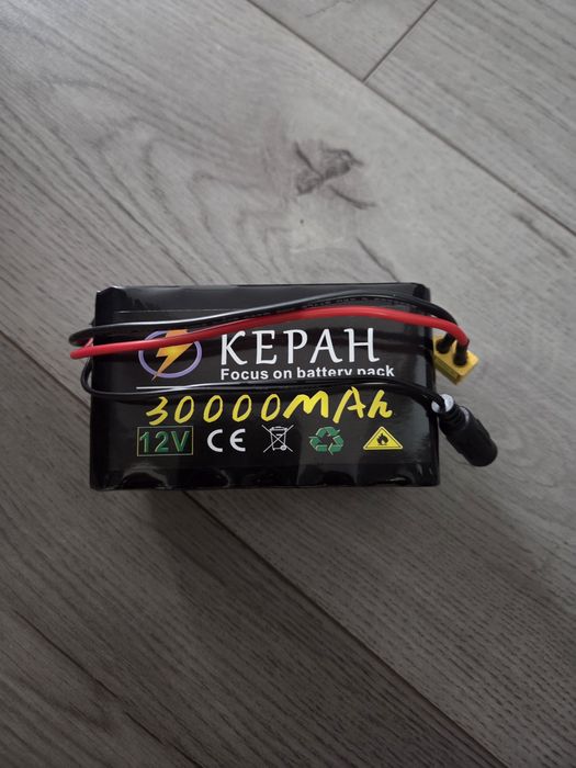Vând acumulator 12v 30000mah preț 200ron.