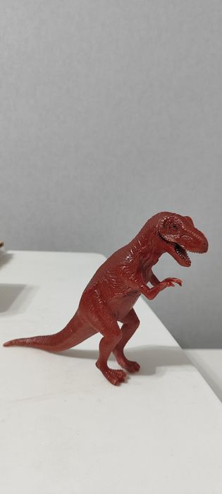 Продам динозавров за 15000