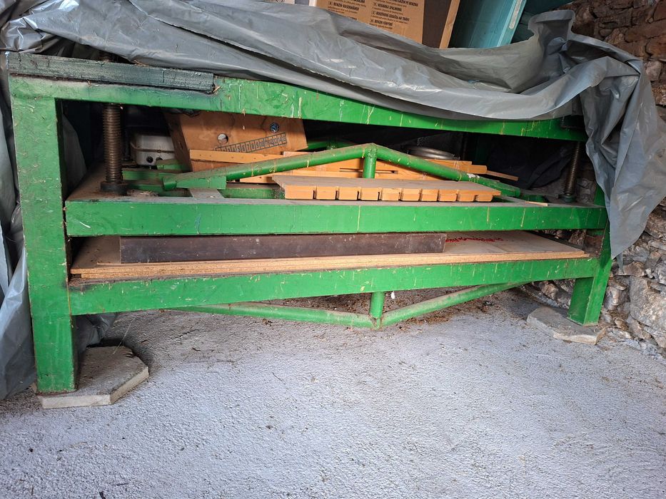 Преса за интериорни врати