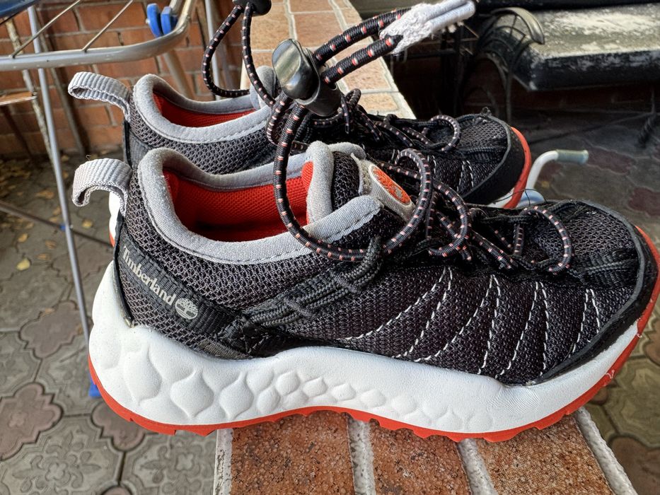 Продам кроссовки фирмы Timberland