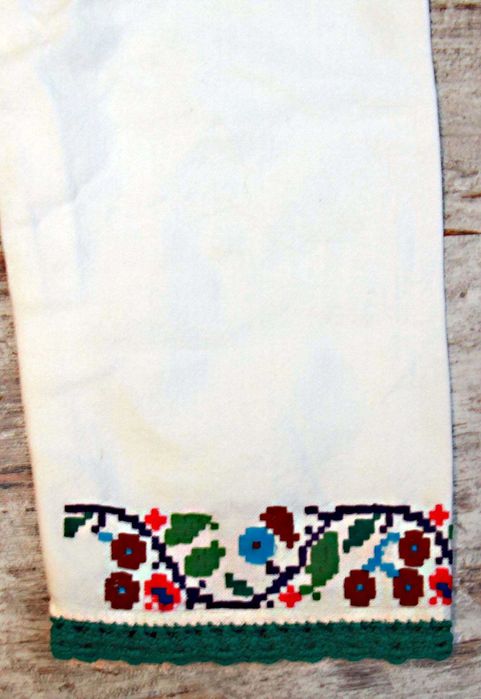 Ie taraneasca veche de 100 de ani