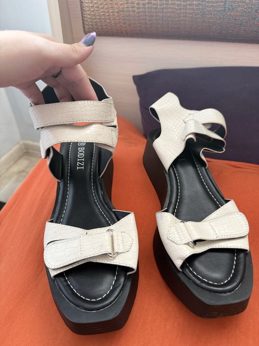 Продам женскую обувь