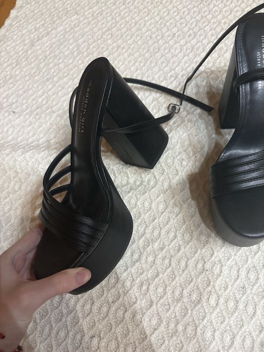 Високи обувки, нови